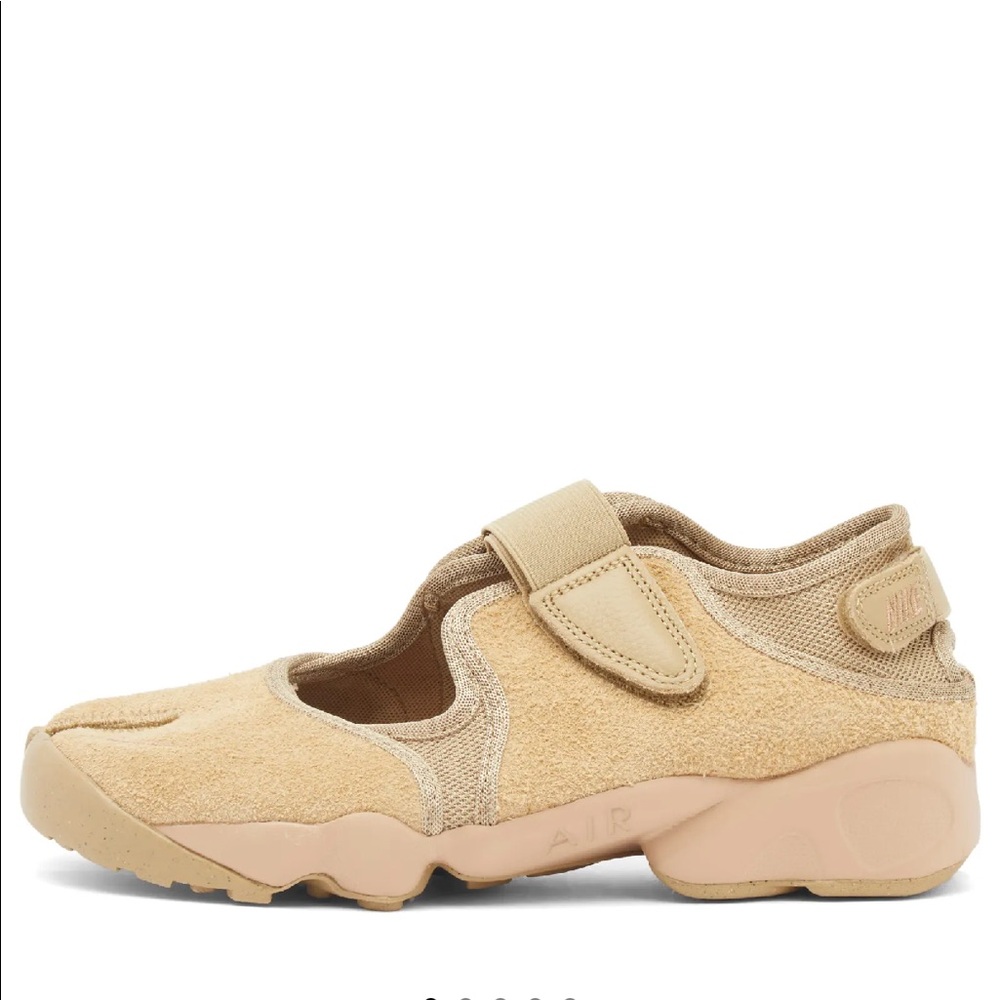 Nike Air Rift Sneaker in Camel